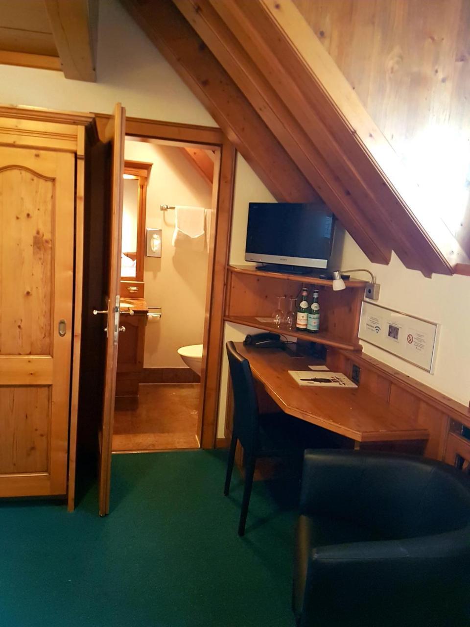 Hotel zum Kreuz Suhr Exterior foto