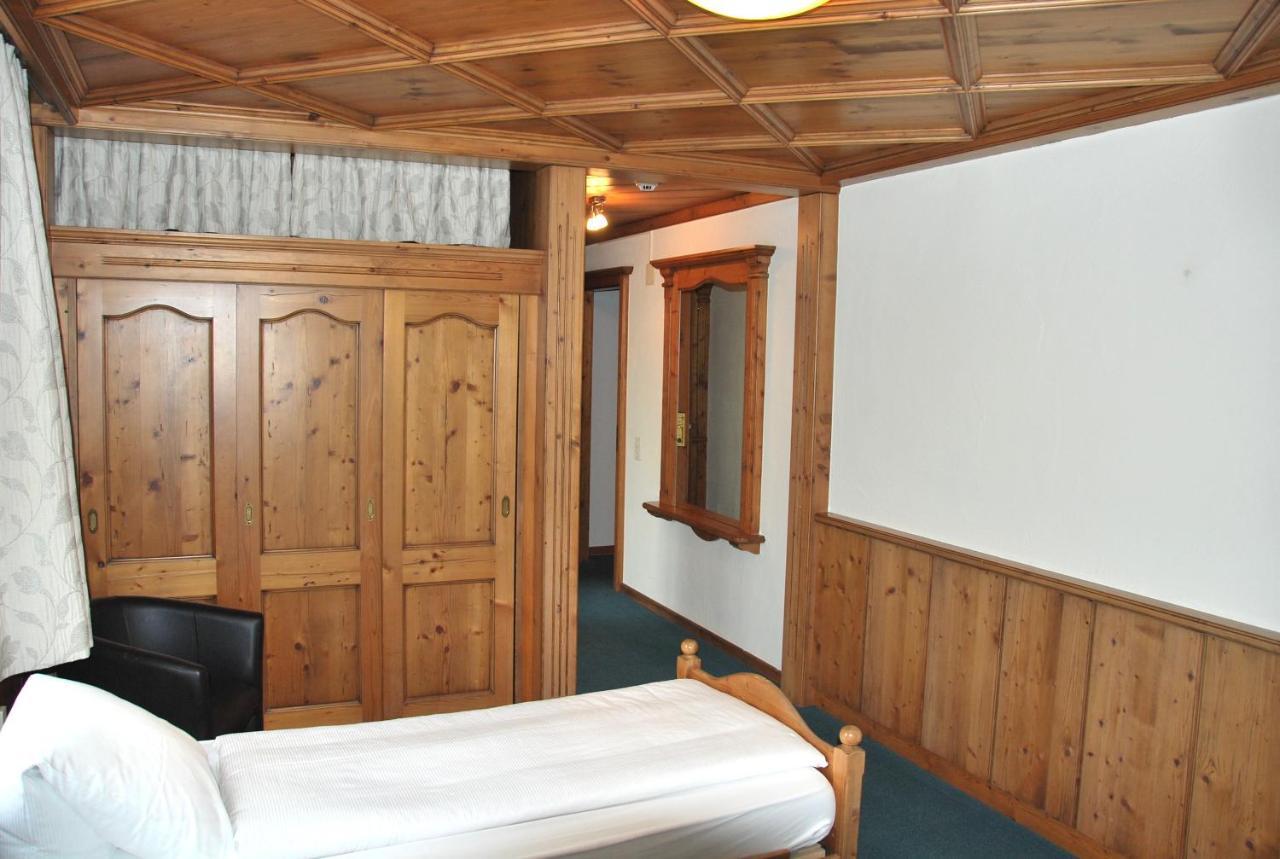 Hotel zum Kreuz Suhr Exterior foto